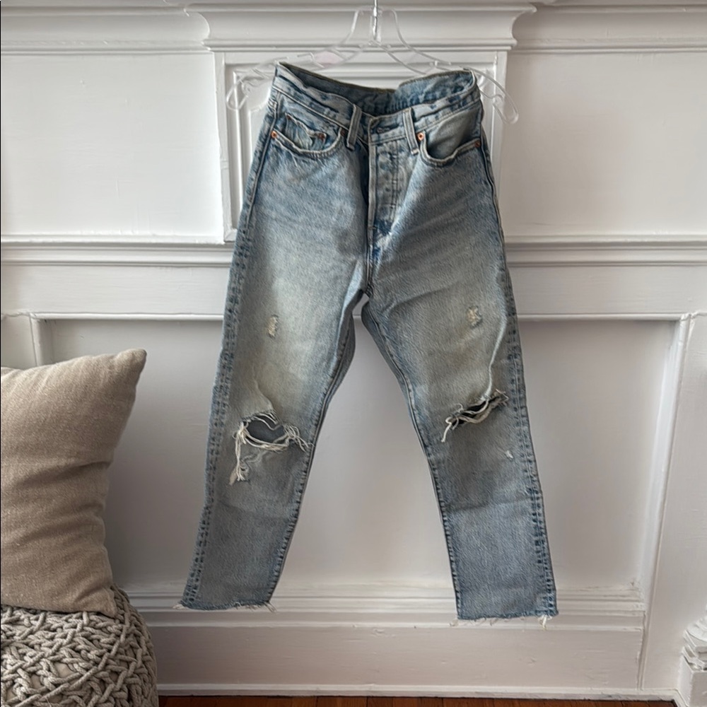 Distressed Levi’s-s 26